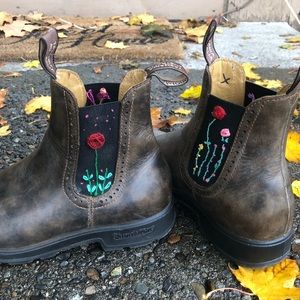 Hand embroidered Blundstone Chelsea Boots in Brown.